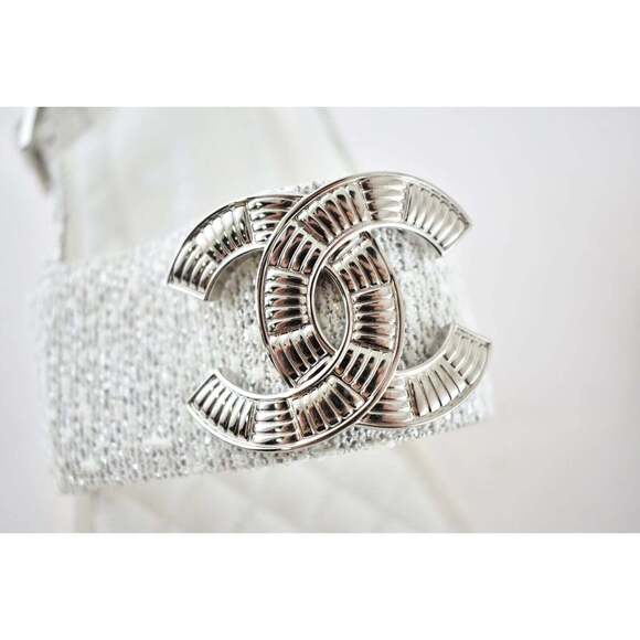 Chanel 19C White Silver Fantasy Fabric CC Logo Ankle Strap Toe Sandal Flat 40.5c - Picture 6 of 12